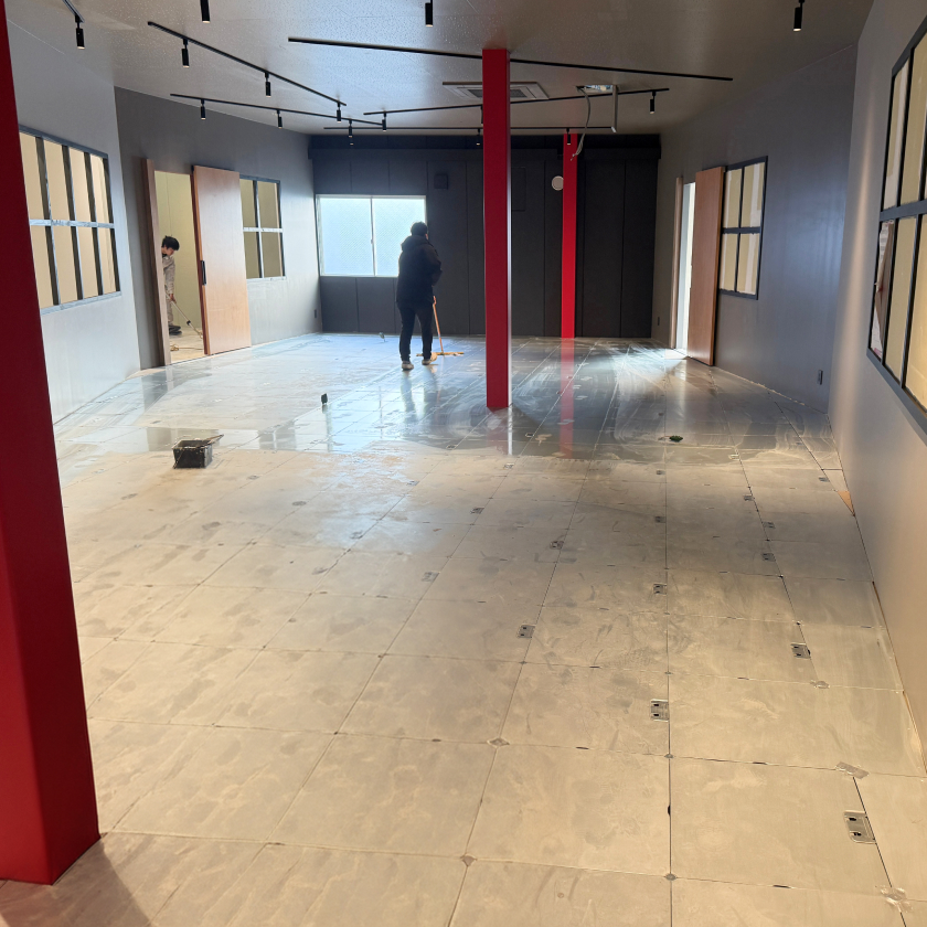 内装仕上げ工事中シーン