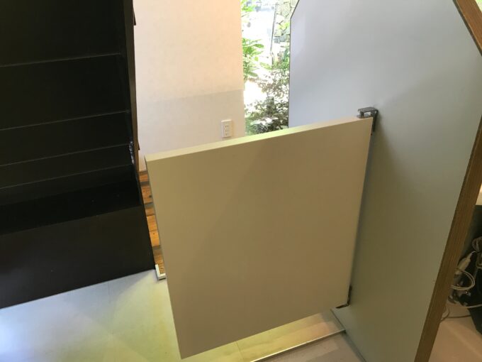 ウエスタン扉設置・バタ戸