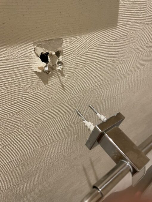 ペーパーホルダーが取れた・・・